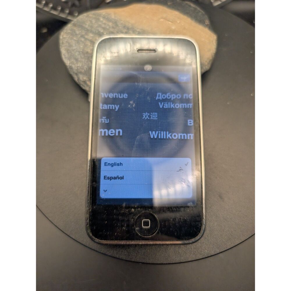 Apple iPhone 3GS 16GB A1303 – Turns On – Charges – Screen OK